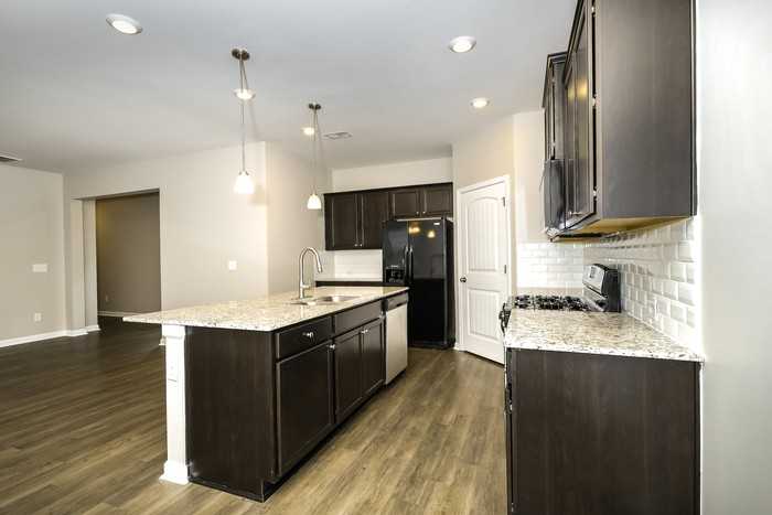 607 Wayland Ct - Photo 7 of 17
