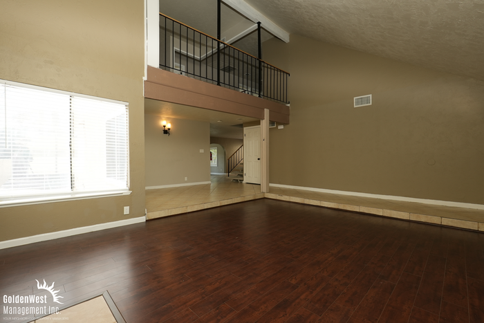 4729 Monaco Rd - Photo 3 of 28