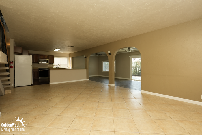 4729 Monaco Rd - Photo 5 of 28