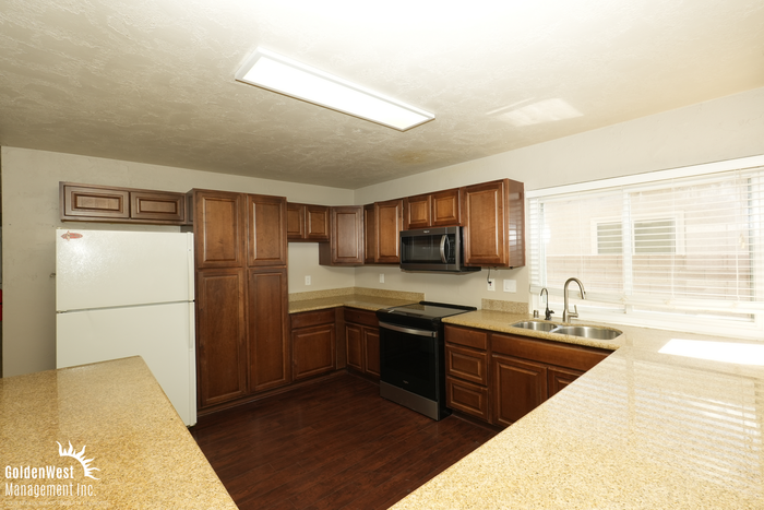 4729 Monaco Rd - Photo 7 of 28