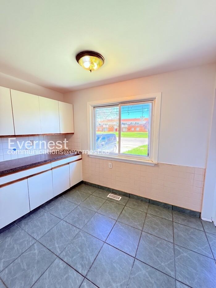 4224 Frazho Rd - Photo 5 of 28