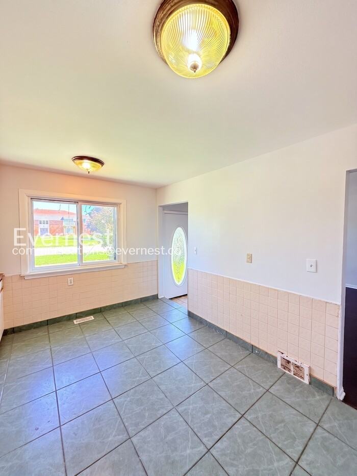 4224 Frazho Rd - Photo 6 of 28