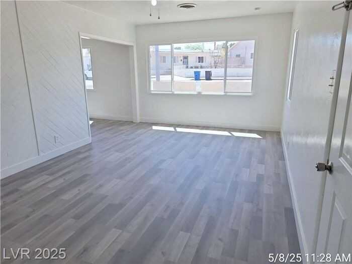 148 W Victory Rd - Photo 2 of 23