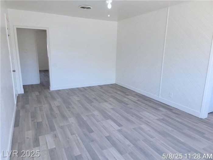 148 W Victory Rd - Photo 3 of 23