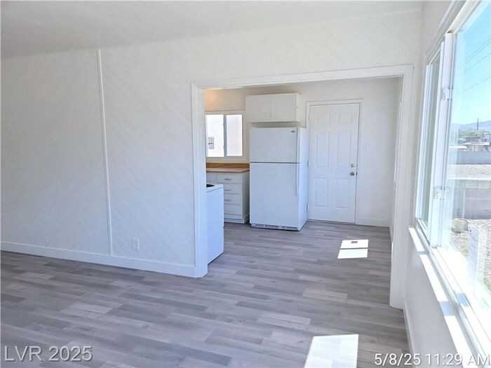 148 W Victory Rd - Photo 4 of 23