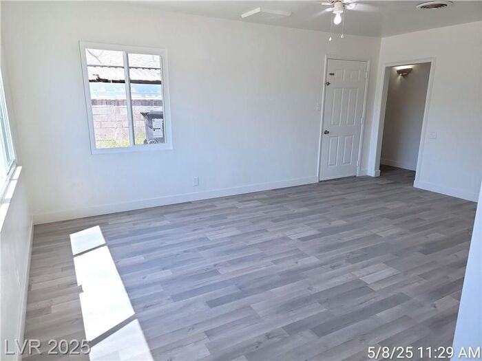 148 W Victory Rd - Photo 6 of 23