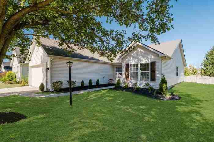 5896 Hollow Oak Trl - Photo 2 of 28