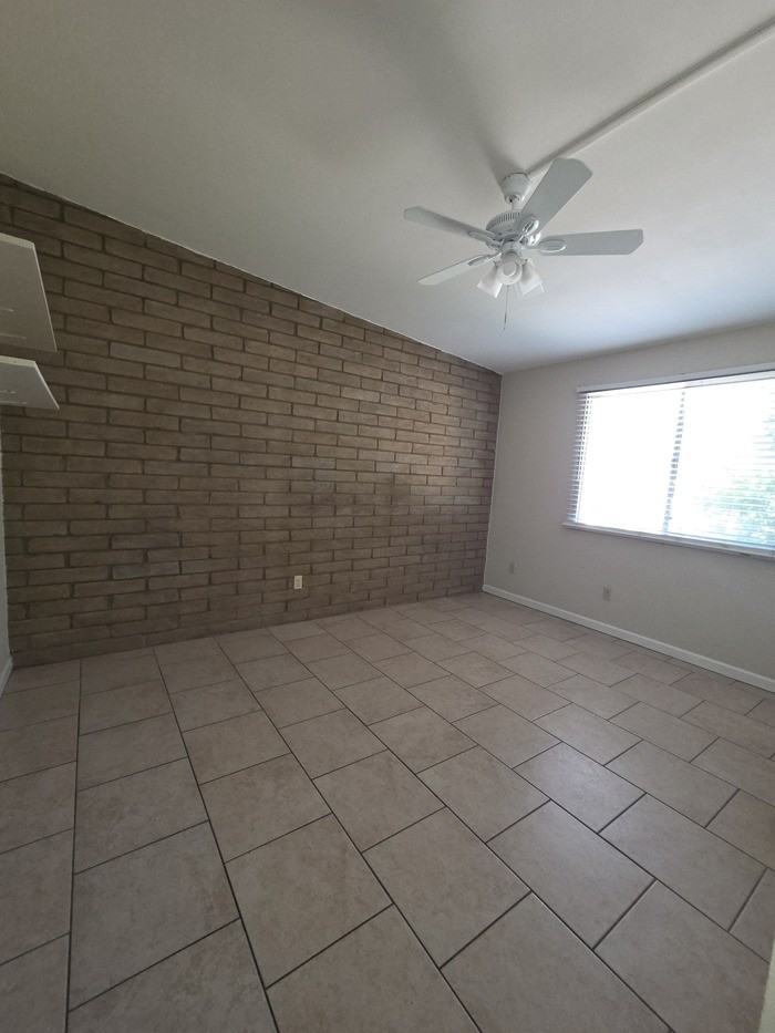 1110 E Broadmor Dr - Photo 3 of 12