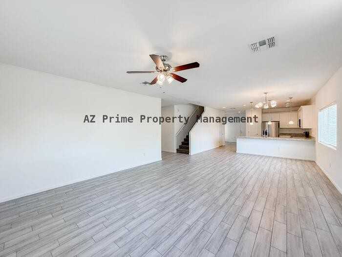 1741 W Pollack St - Photo 4 of 34