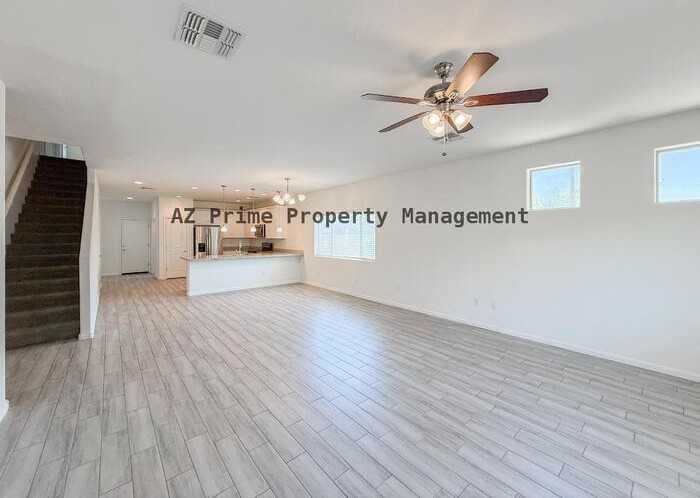 1741 W Pollack St - Photo 5 of 34
