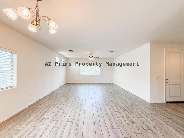 1741 W Pollack St - Photo 6 of 34