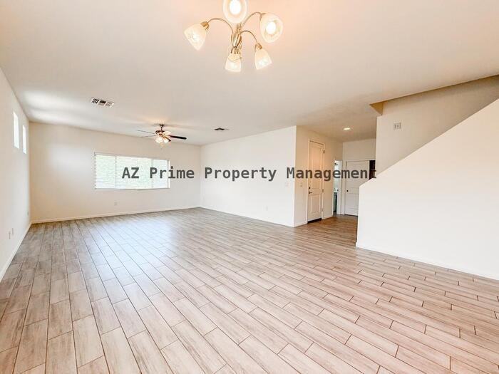 1741 W Pollack St - Photo 7 of 34