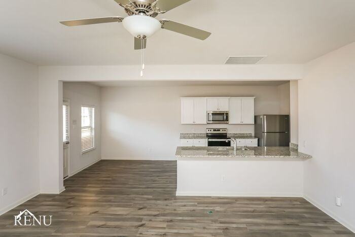 2033 Hialeah Dr - Photo 4 of 17