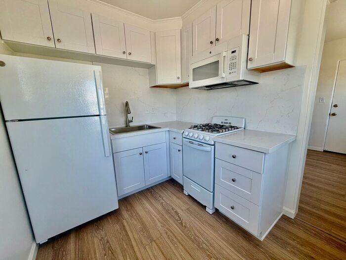 721 El Carmel Pl - Photo 3 of 9
