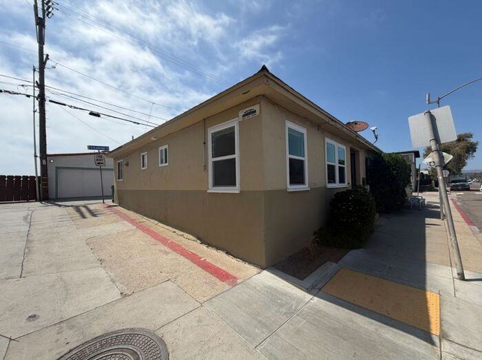 721 El Carmel Pl - Photo 5 of 9