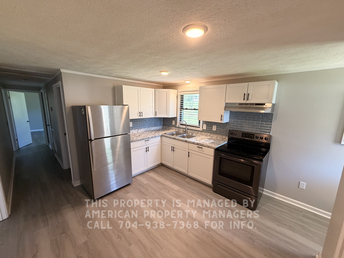1475 Crowell St - Photo 3 of 11