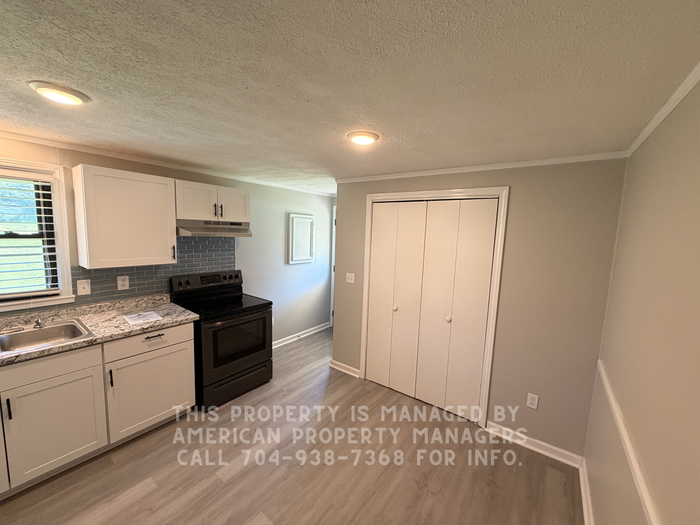 1475 Crowell St - Photo 4 of 11