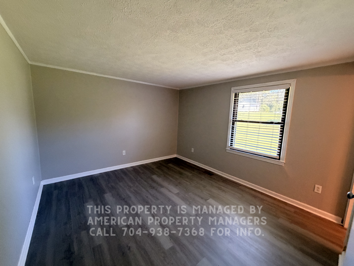 1475 Crowell St - Photo 5 of 11