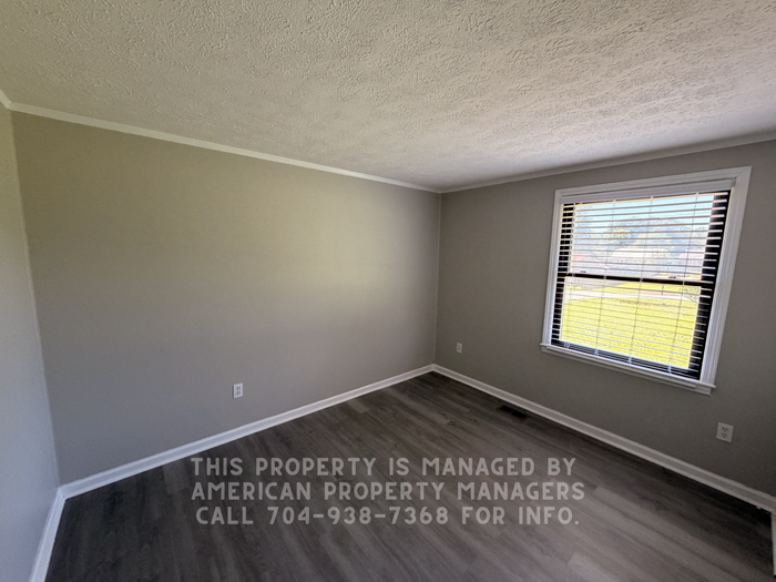 1475 Crowell St - Photo 7 of 11
