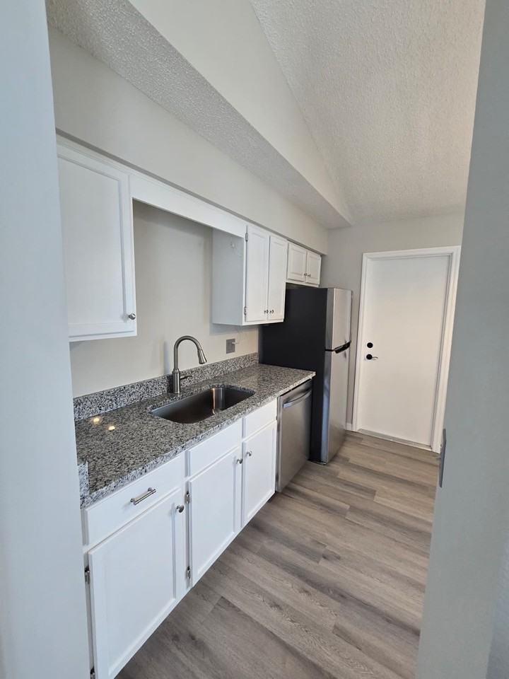 653 Koala Ct #NA - Photo 4 of 10