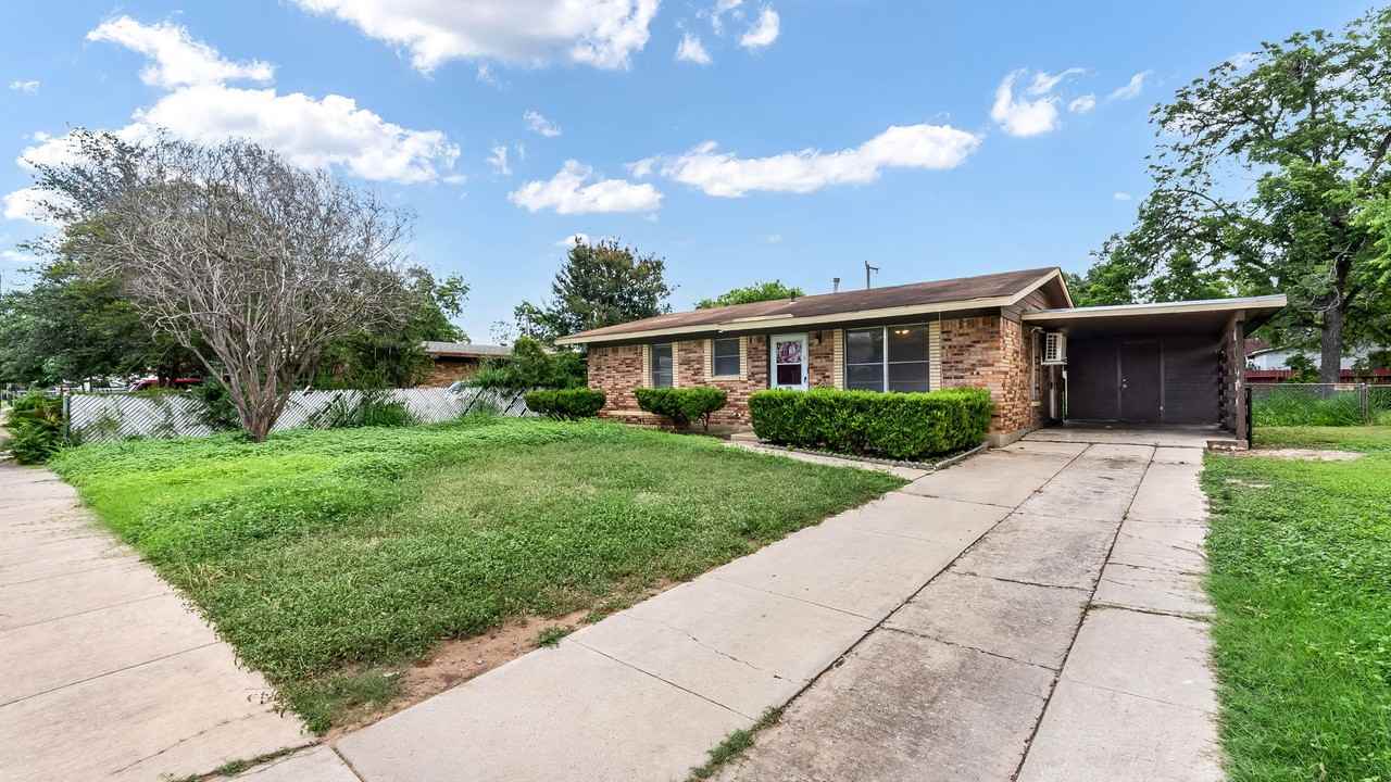 218 E Villaret Blvd #NA - Photo 2 of 20