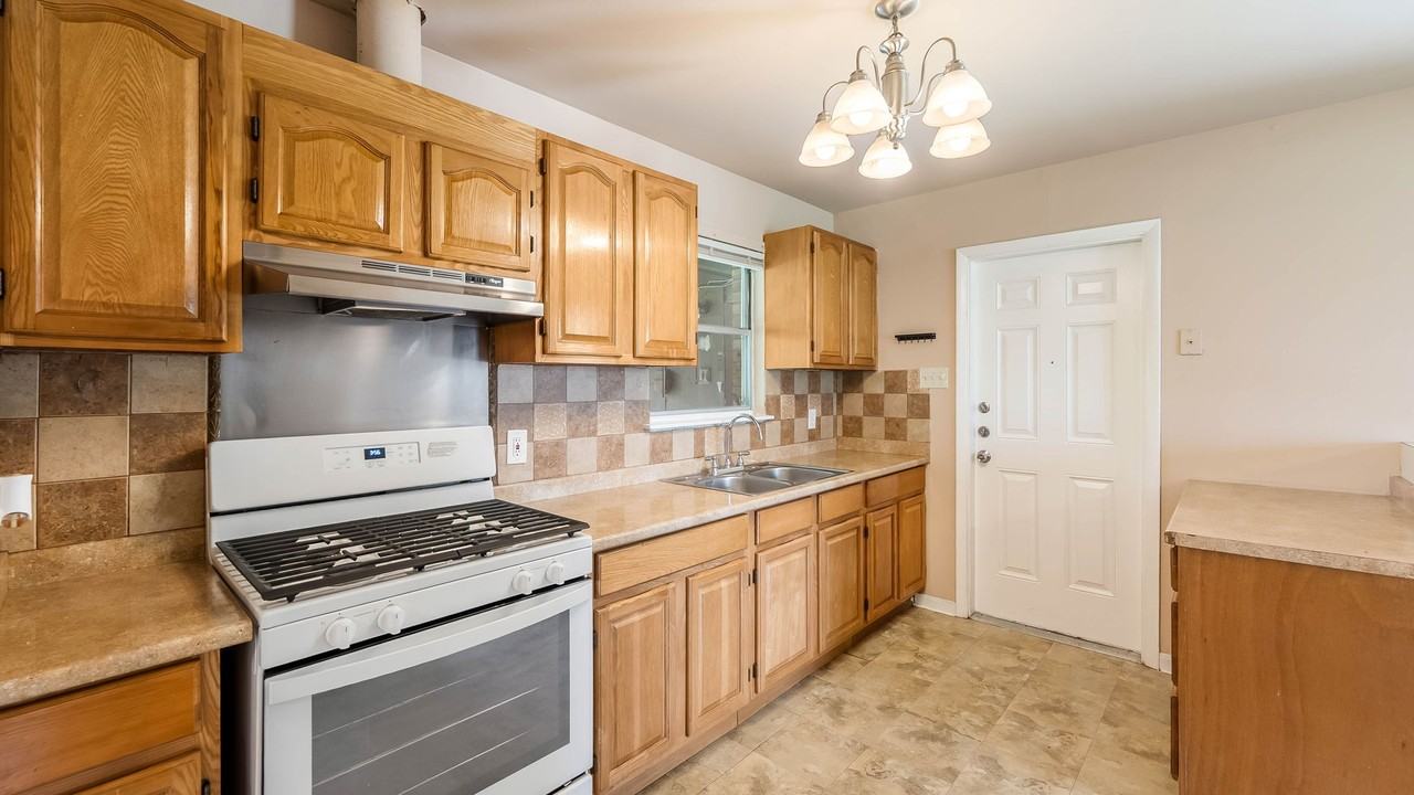 218 E Villaret Blvd #NA - Photo 6 of 20
