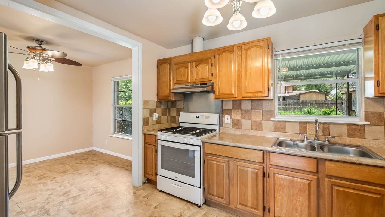 218 E Villaret Blvd #NA - Photo 7 of 20