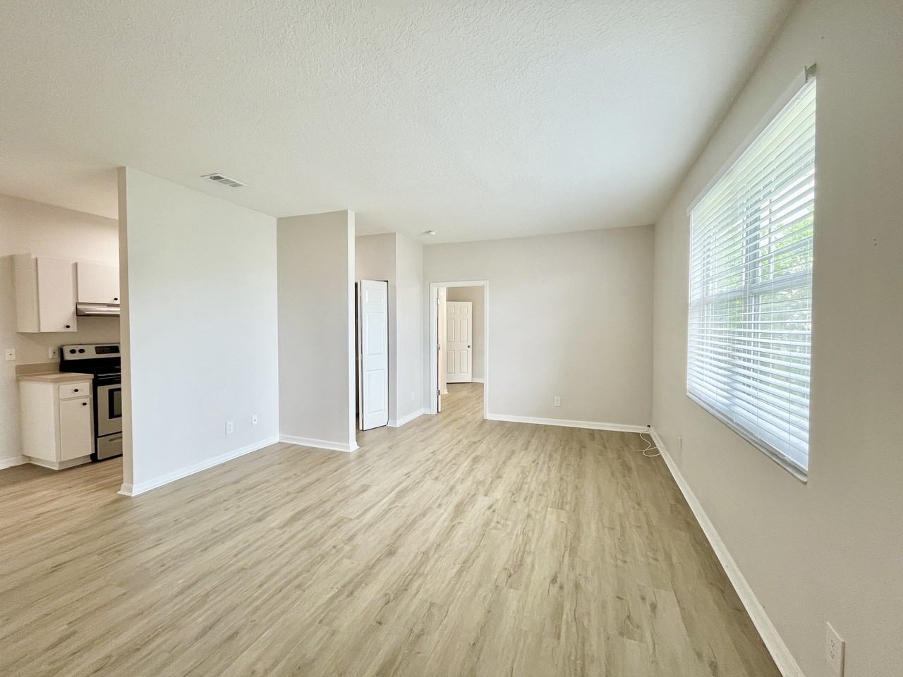 2403 W Platt St #C - Photo 3 of 16