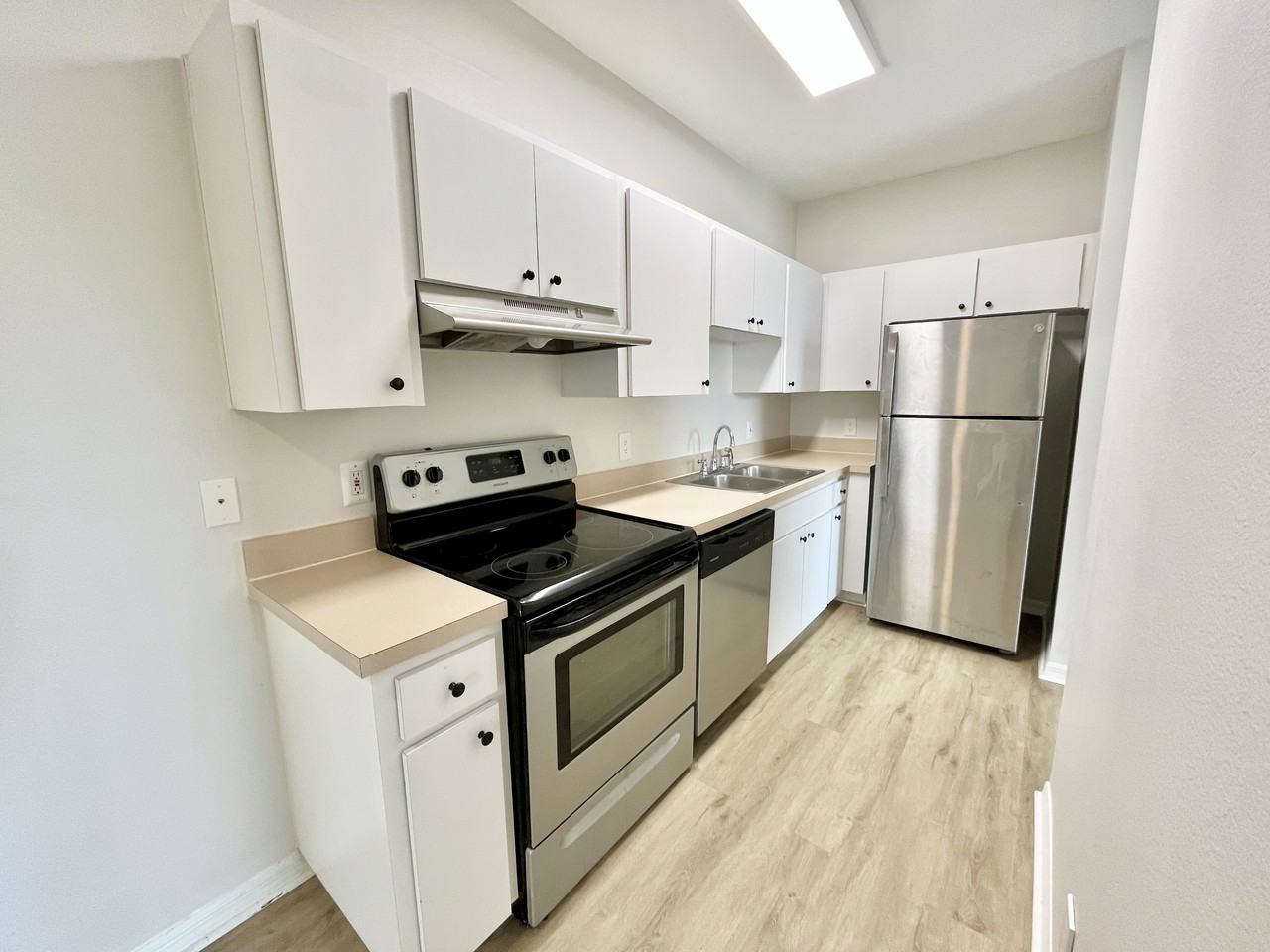 2403 W Platt St #C - Photo 4 of 16