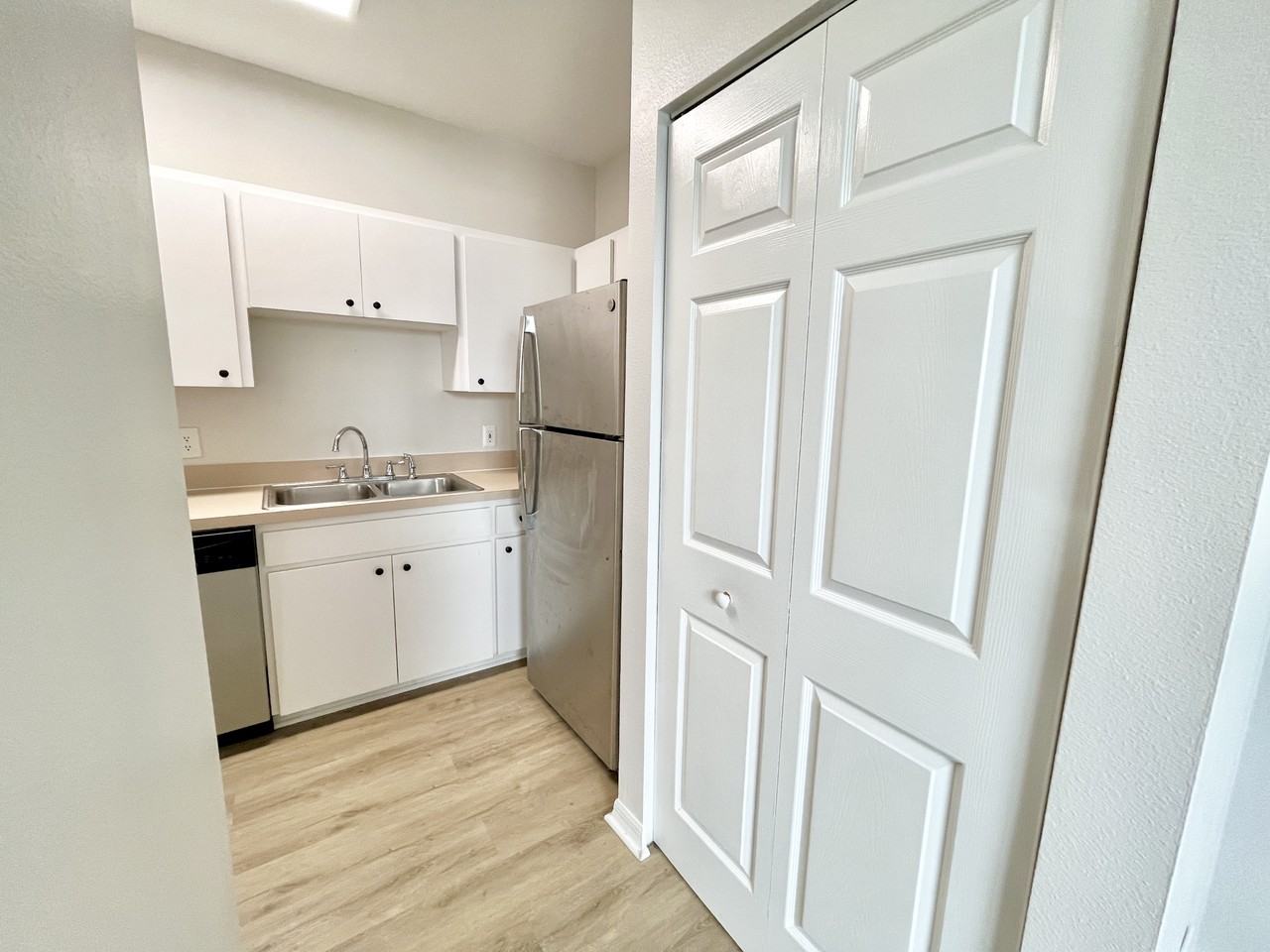 2403 W Platt St #C - Photo 5 of 16