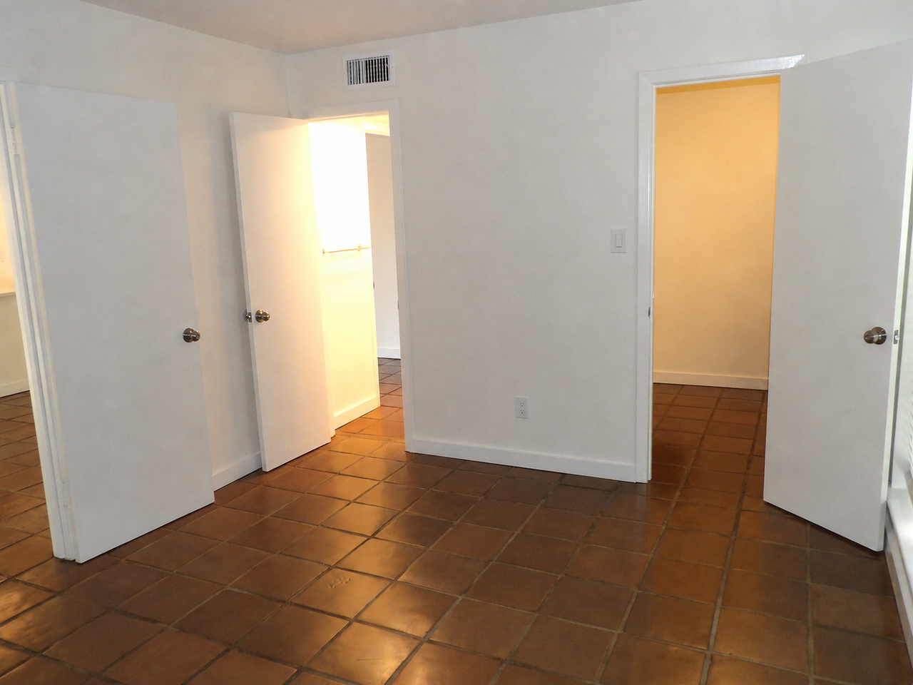 4432 Buena Vista St #102 - Photo 4 of 21