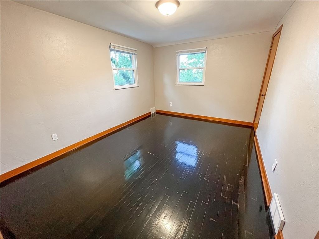 924 Brentview Rd #NA - Photo 2 of 11