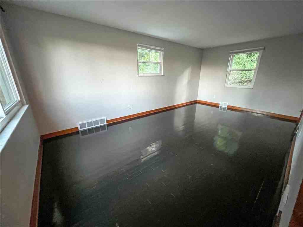 924 Brentview Rd #NA - Photo 6 of 11