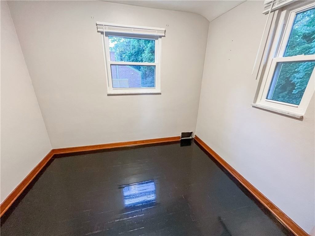 924 Brentview Rd #NA - Photo 7 of 11
