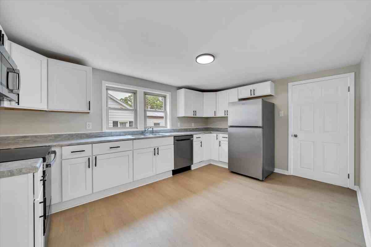 4532 Tacoma Ave Ne #NA - Photo 5 of 15