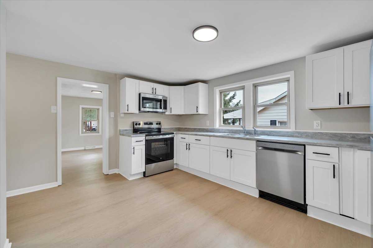 4532 Tacoma Ave Ne #NA - Photo 6 of 15