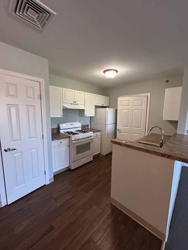 40 Ferry St #4A - Photo 2 of 19