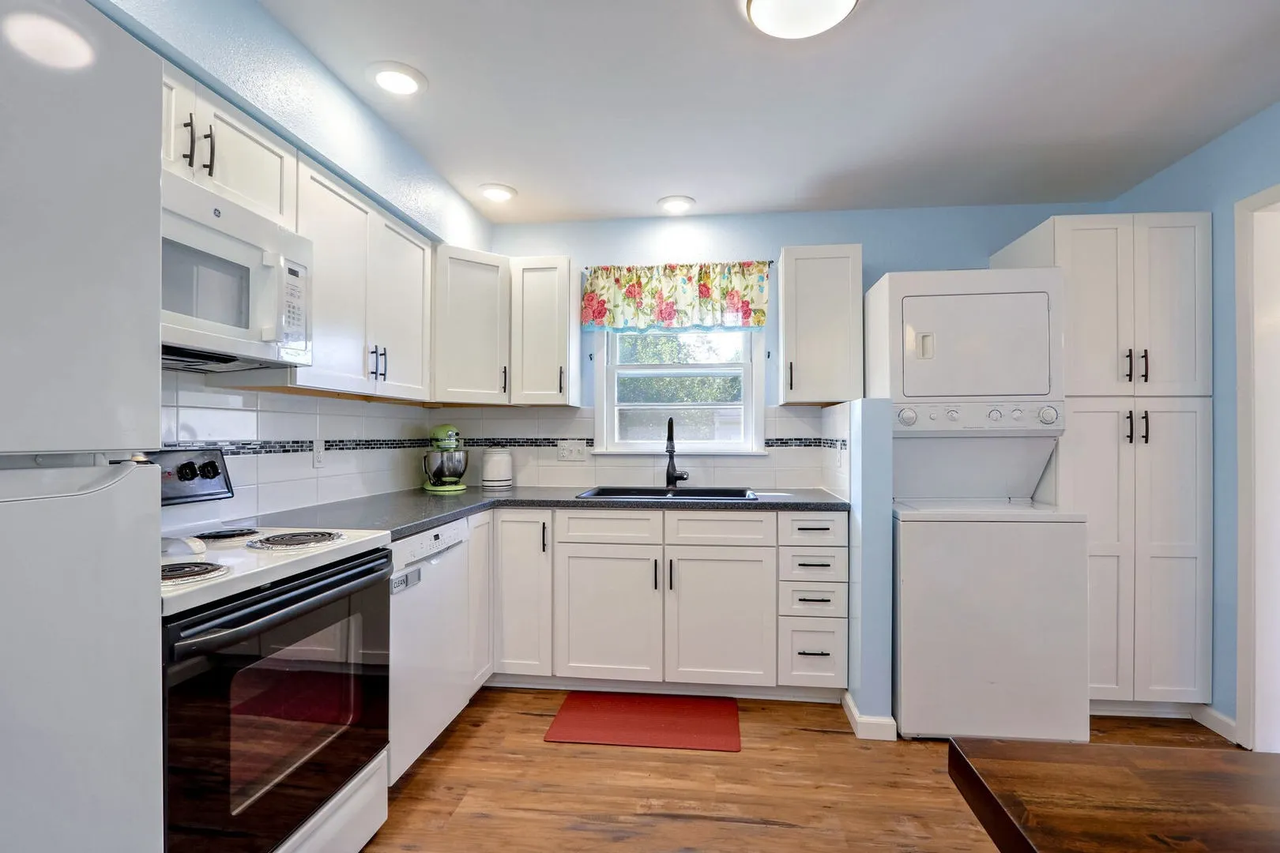 1813 Broadmoor Dr #NA - Photo 4 of 9