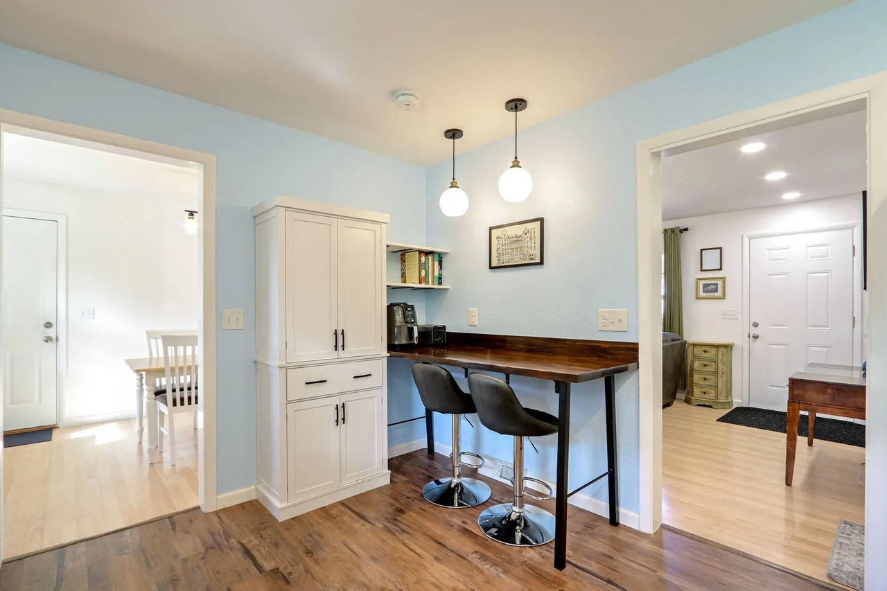 1813 Broadmoor Dr #NA - Photo 5 of 9