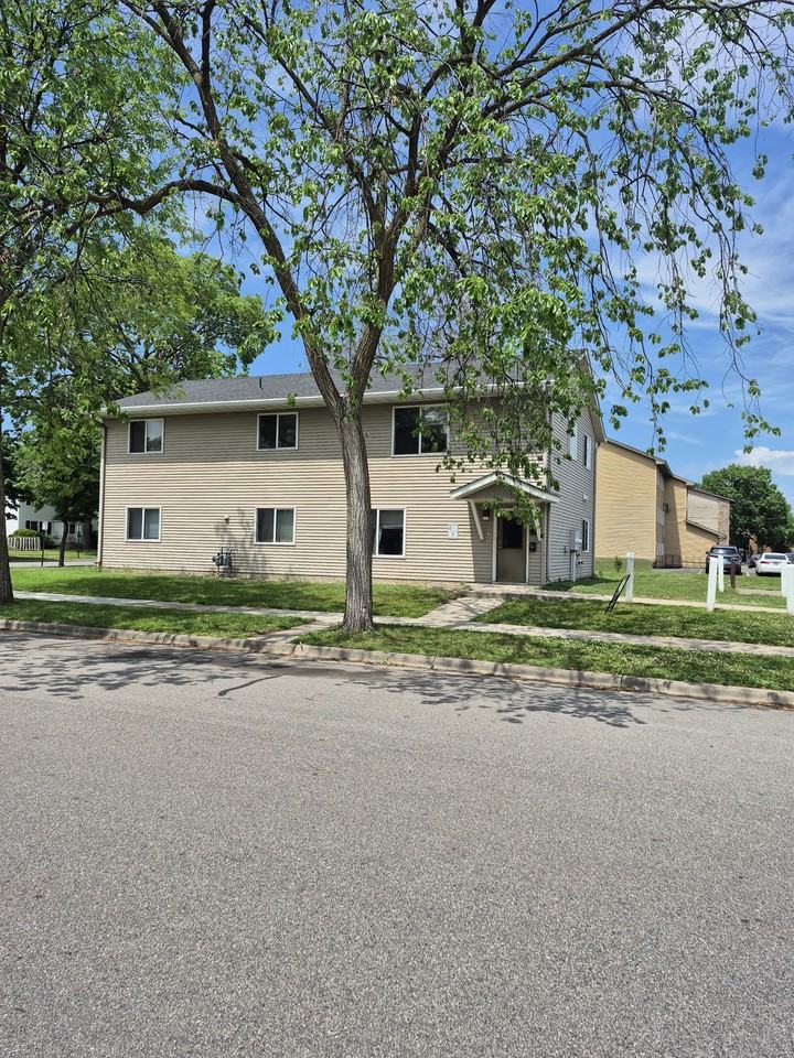 528 8th Ave S #NA - Photo 4 of 10