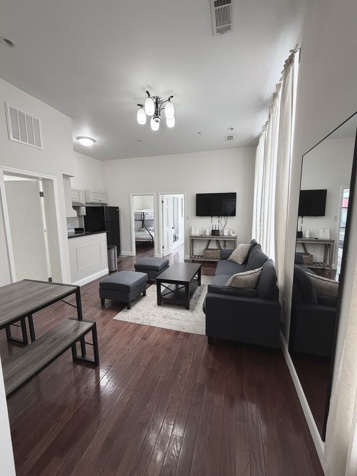 217 N 11th St #401 - Photo 2 of 16