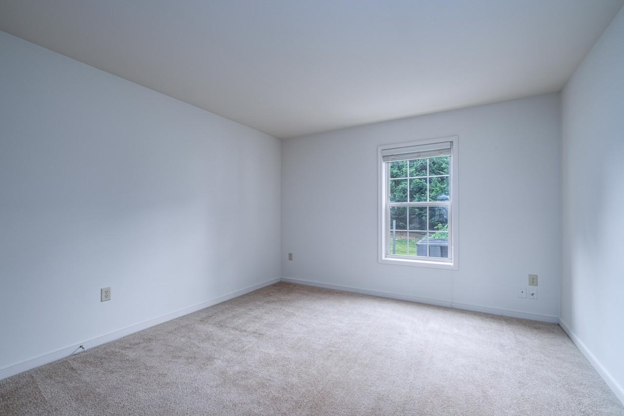 524 Talon Dr - Photo 6 of 16