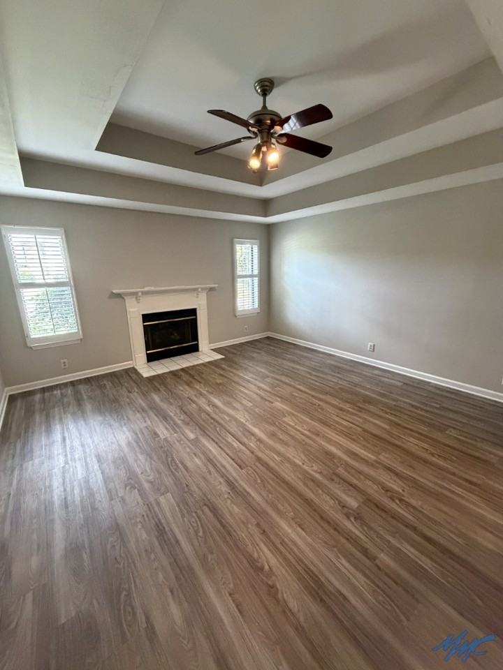 302 Hillside Ct - Photo 2 of 16