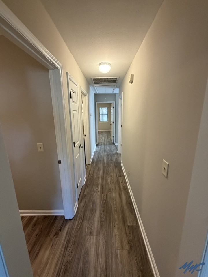302 Hillside Ct - Photo 3 of 16