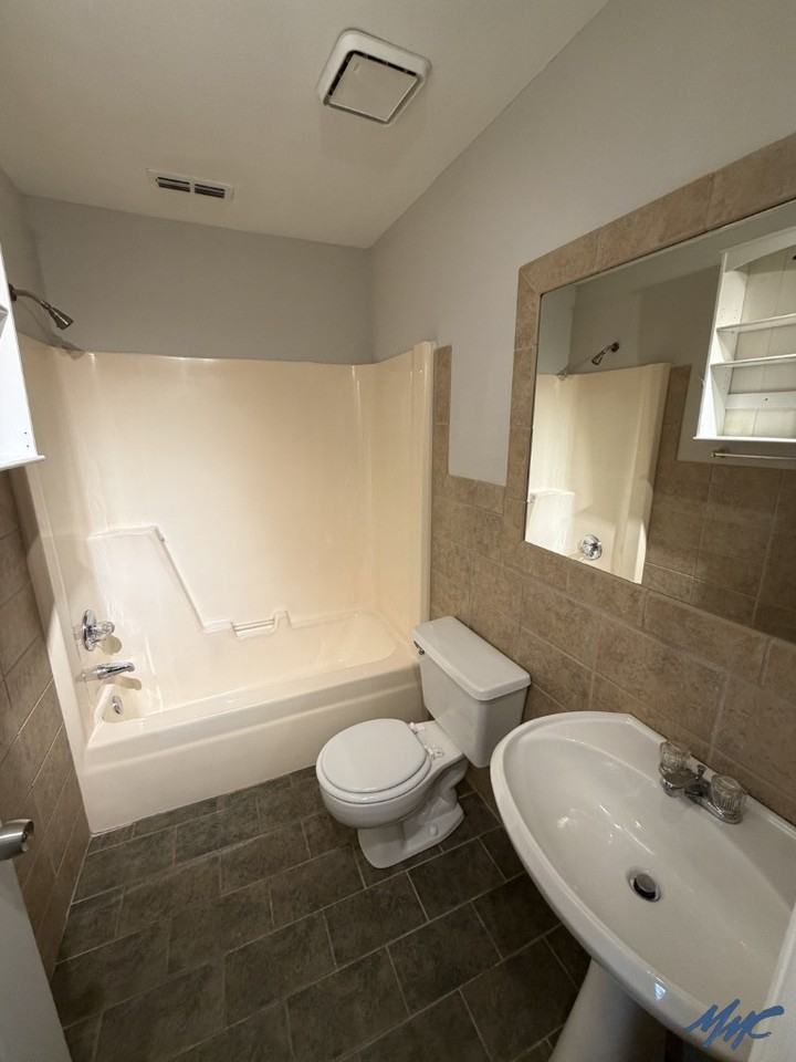 302 Hillside Ct - Photo 6 of 16