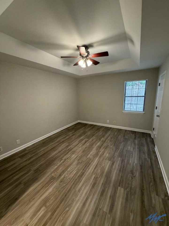 302 Hillside Ct - Photo 7 of 16