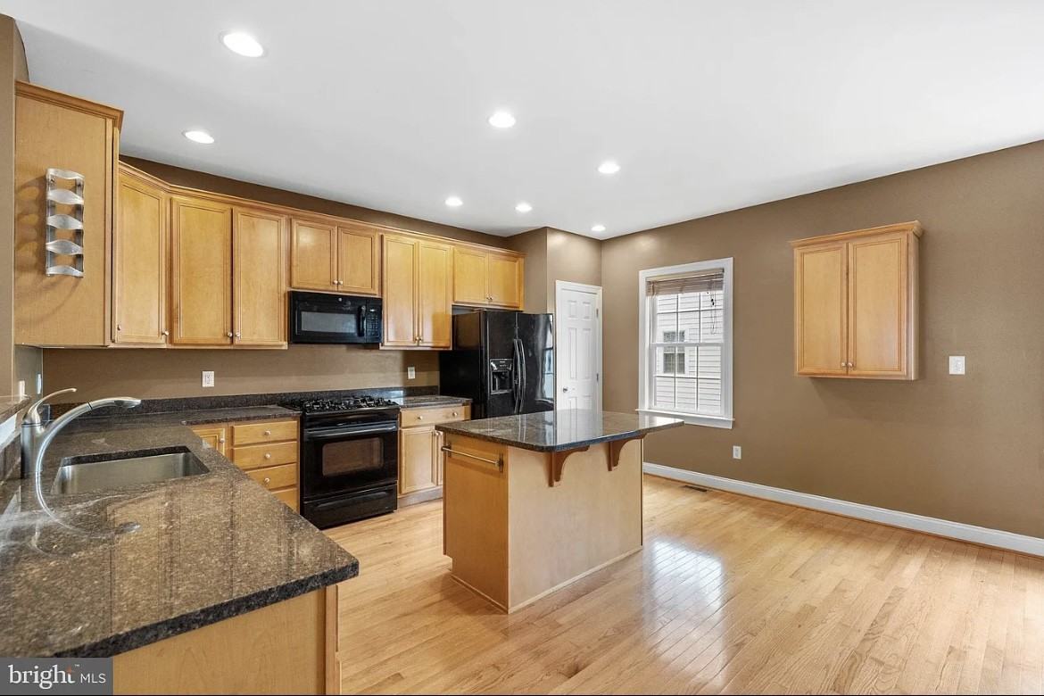 146 Christina Landing Dr #NA - Photo 3 of 28