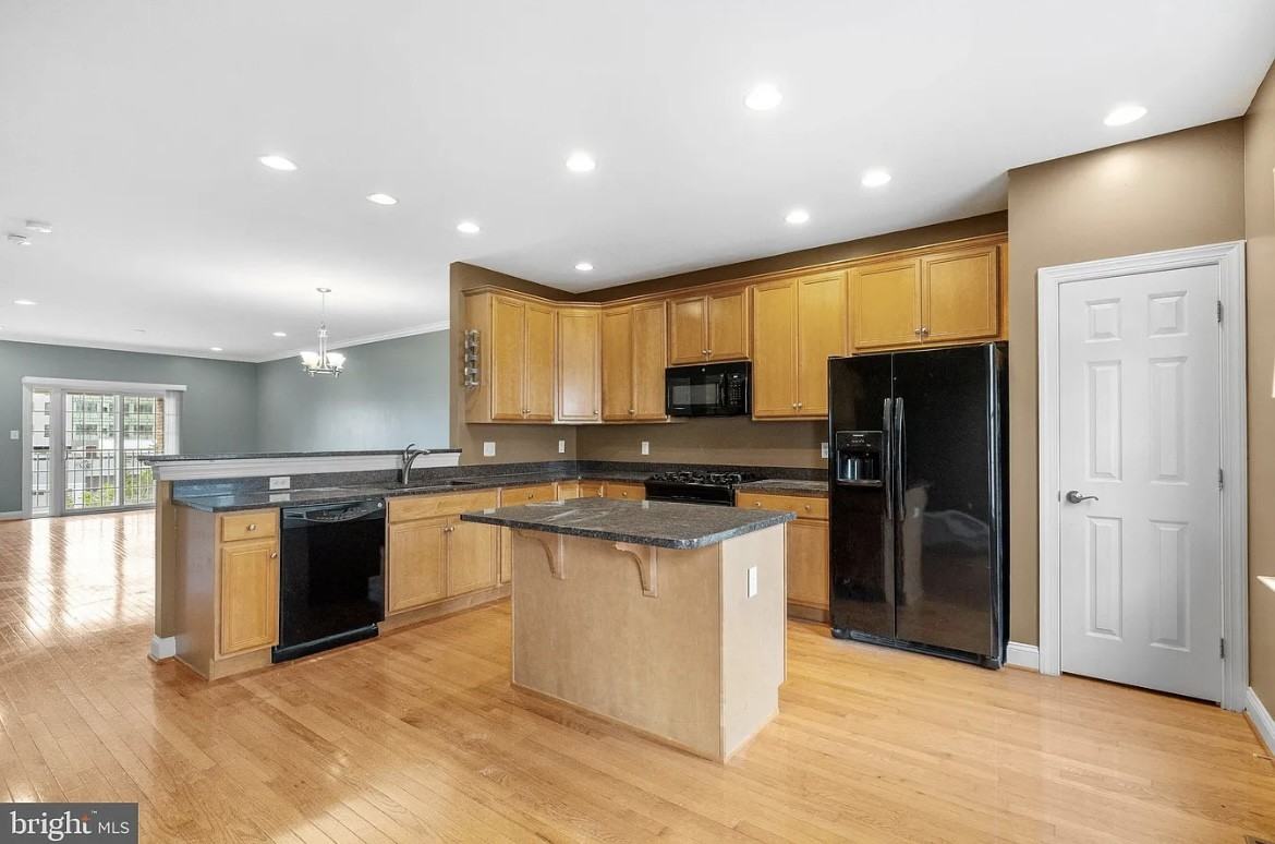 146 Christina Landing Dr #NA - Photo 4 of 28