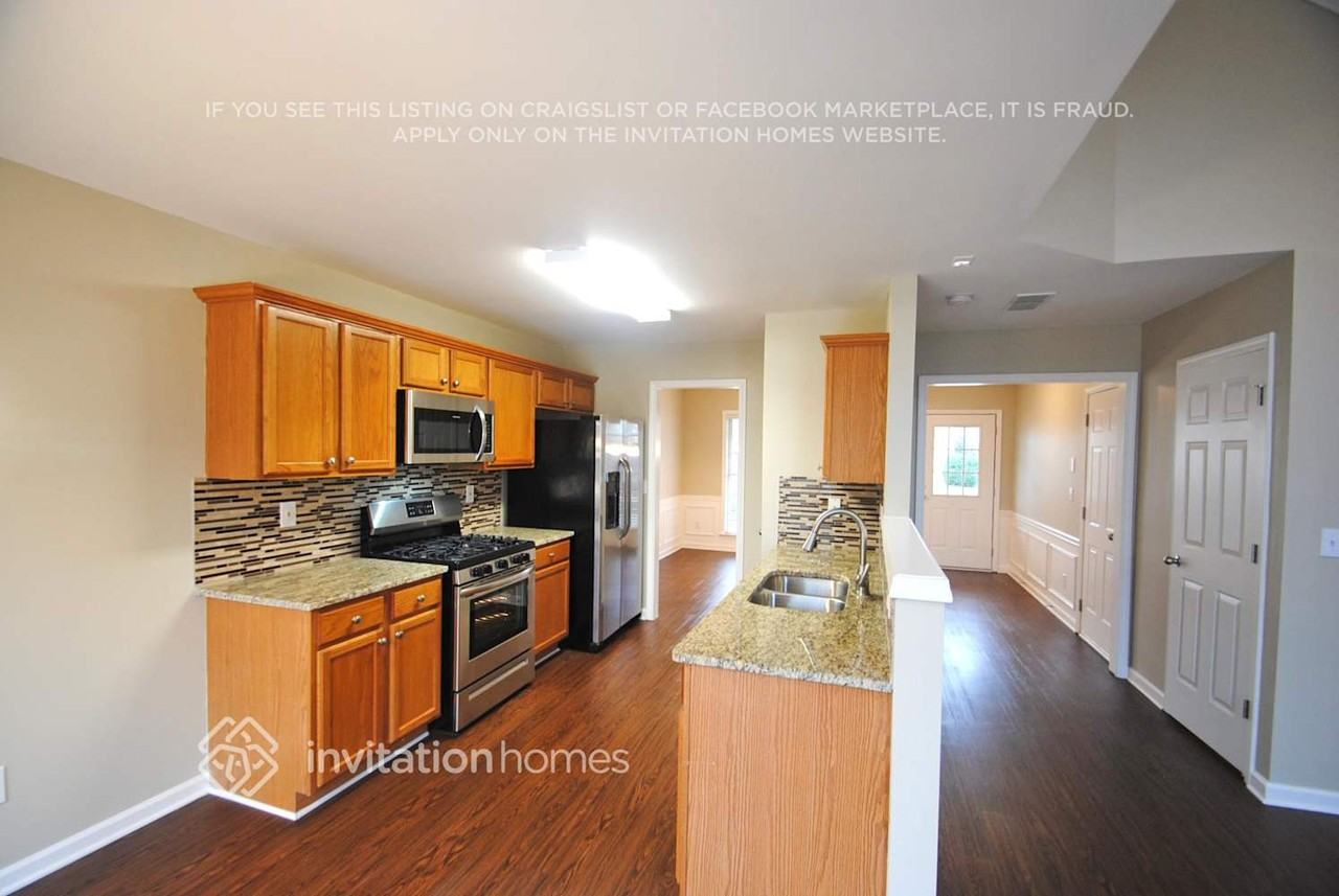 4413 Weham Ct - Photo 3 of 9