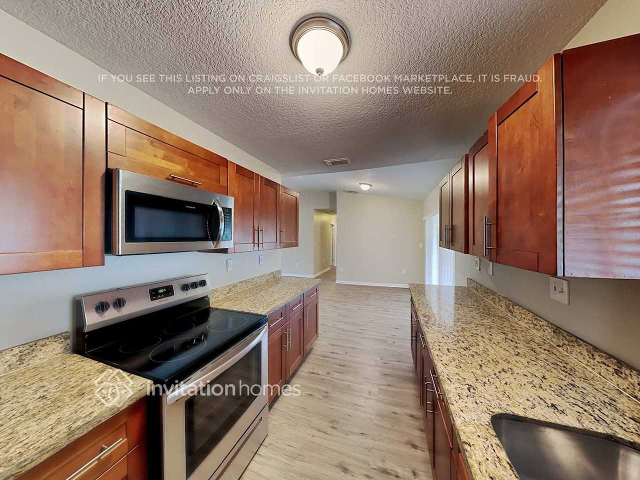17035 Sw 145th Ave - Photo 7 of 21